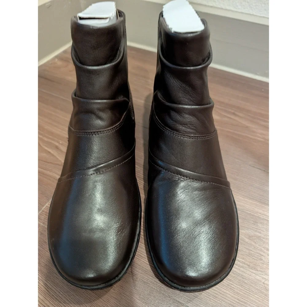 Clarks Collection Women Boots 8.5W Cora Chocolate‎ Leather Side Zip Booties
